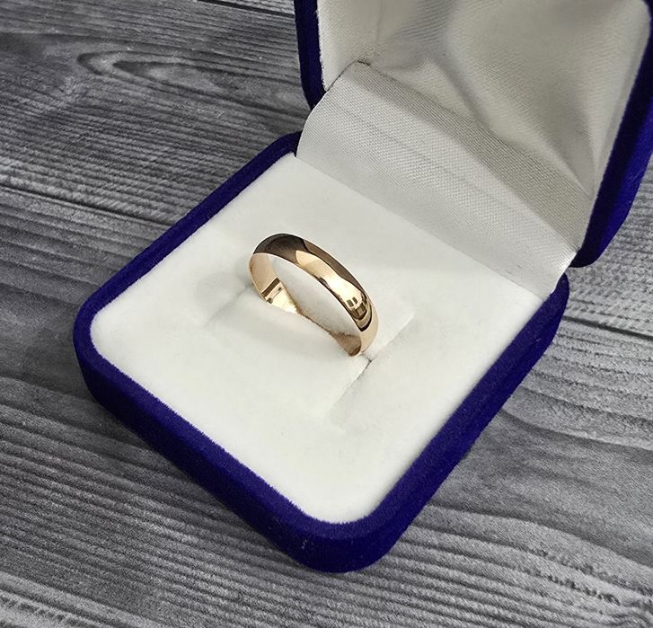 Золотое обр кольцо вес 1.87гр 585пр Размер 19 код 7140