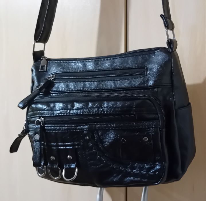 Дамска кожена черна чанта