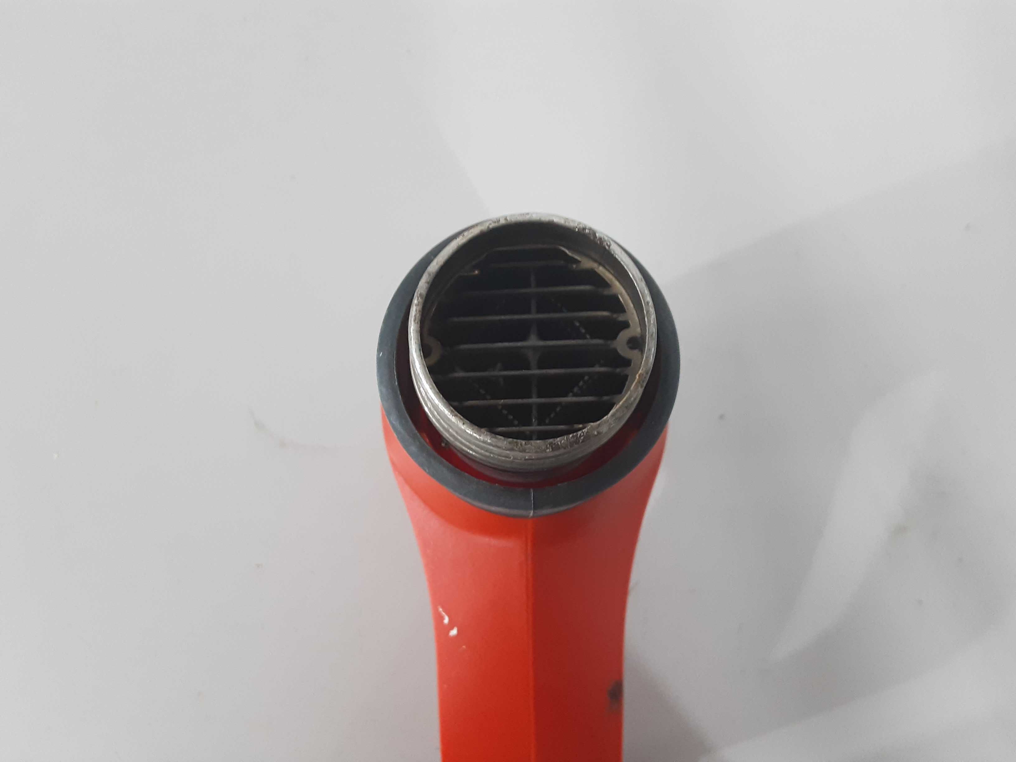 Пистолет за топъл въздух - Black &Decker 2000W