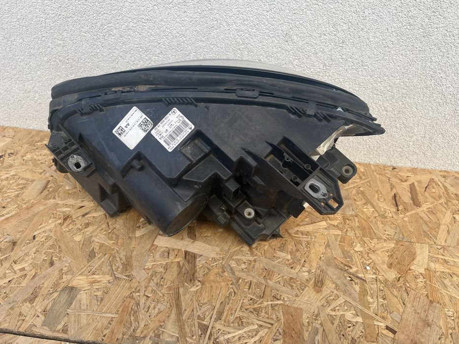Far dreapta Mercedes GLA W156 Xenon + LED Original