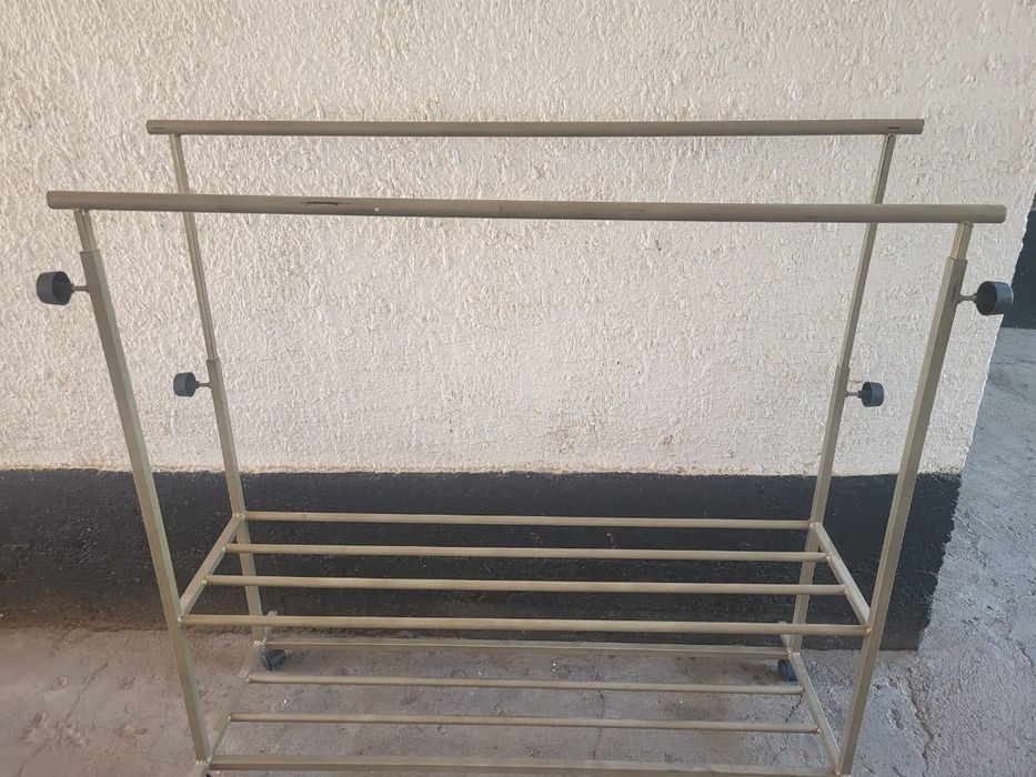 Вешалка напольная продаётся