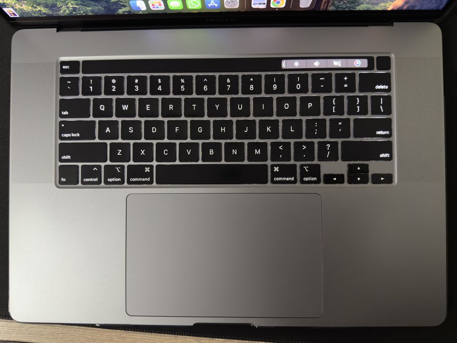 Macbook pro 16 inch touch bar i9  32gb ram radeon pro 5300