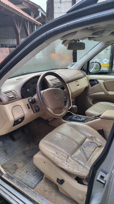 Vând mercedes ml 270