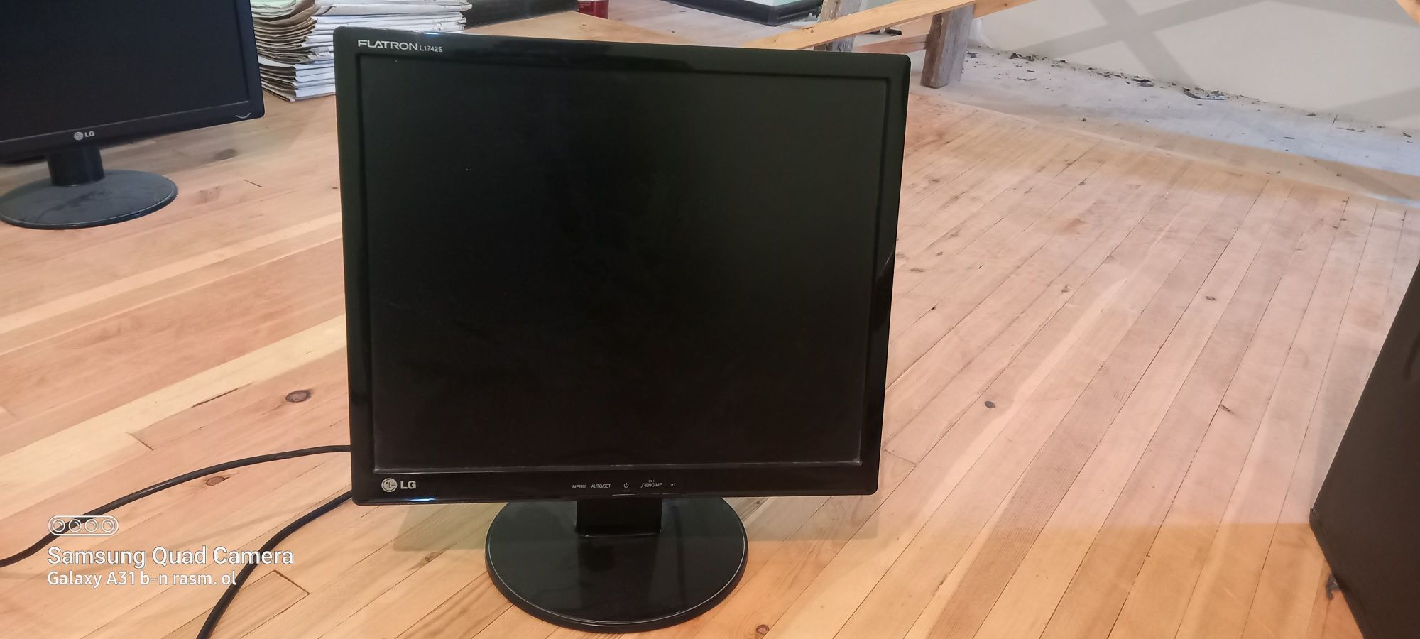 LG Flatron  L1742s