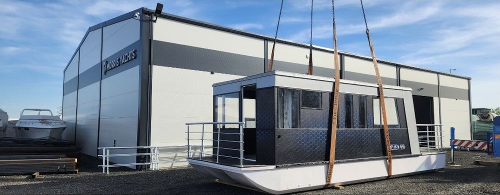 House boat casa pe apa