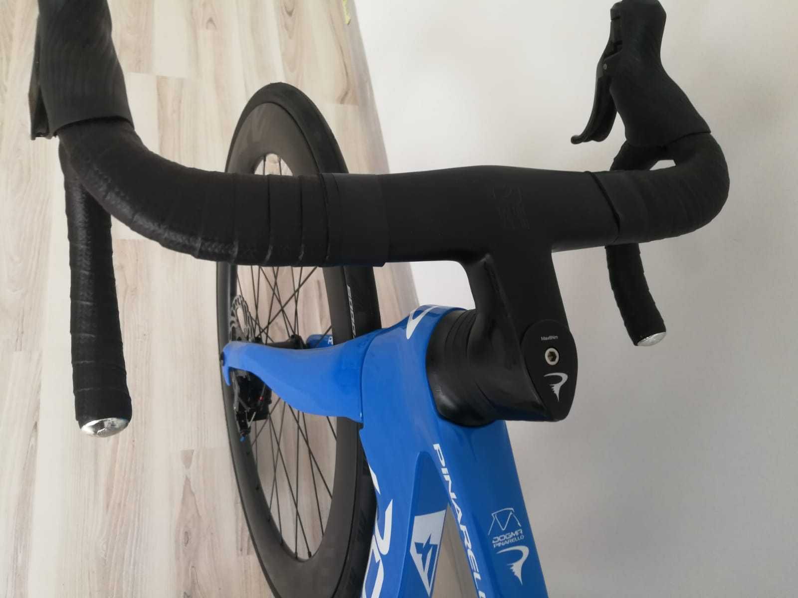 Bicicleta cursiera full carbon: cadru, ghidon, roti. Marime S. Noua.