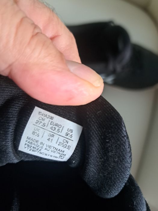 Adidași Asics. nr 43 impecabili