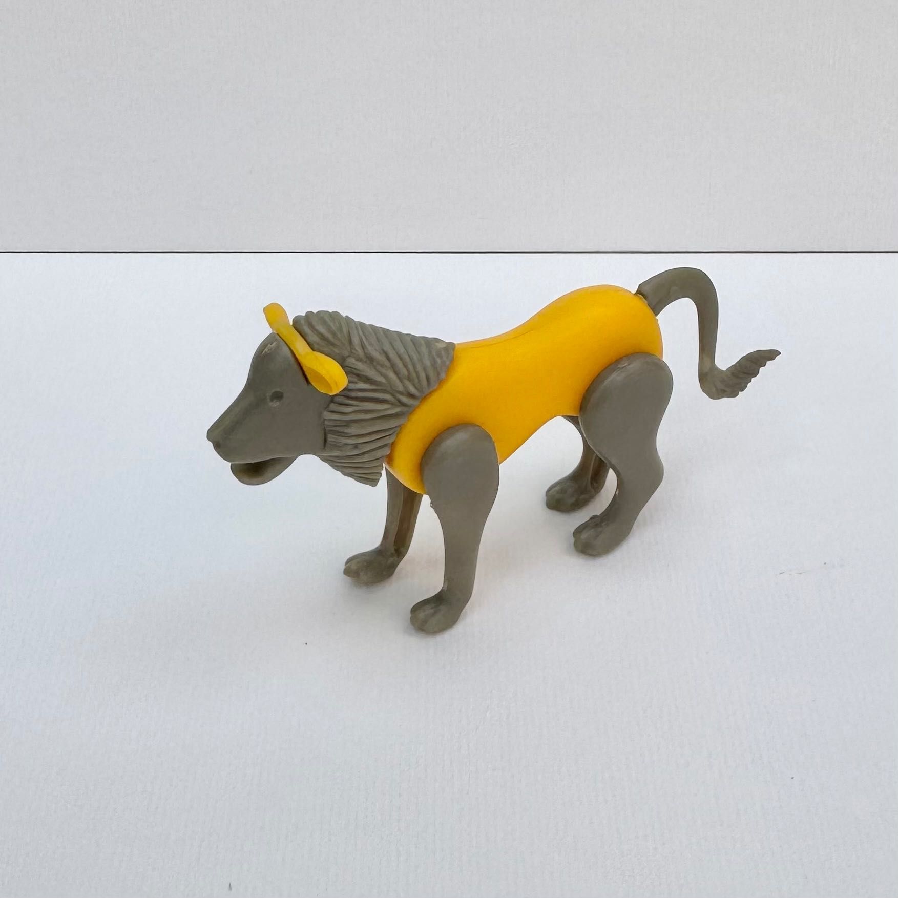 Киндер стара играчка Лъв от шоколадово яйце/ Kinder 1983