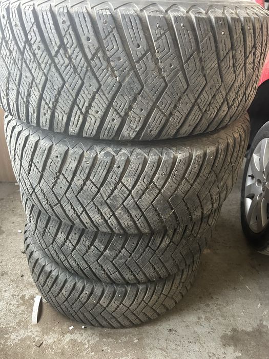 Зимние шины  r17