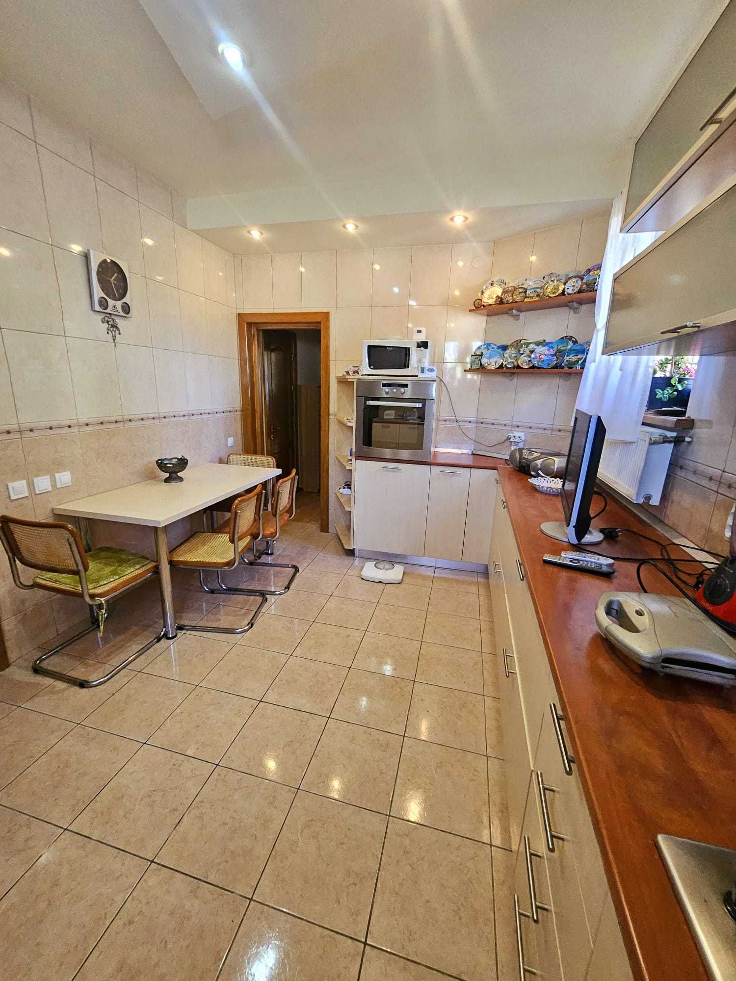 Apartament ultracentral, la parterul unei vile