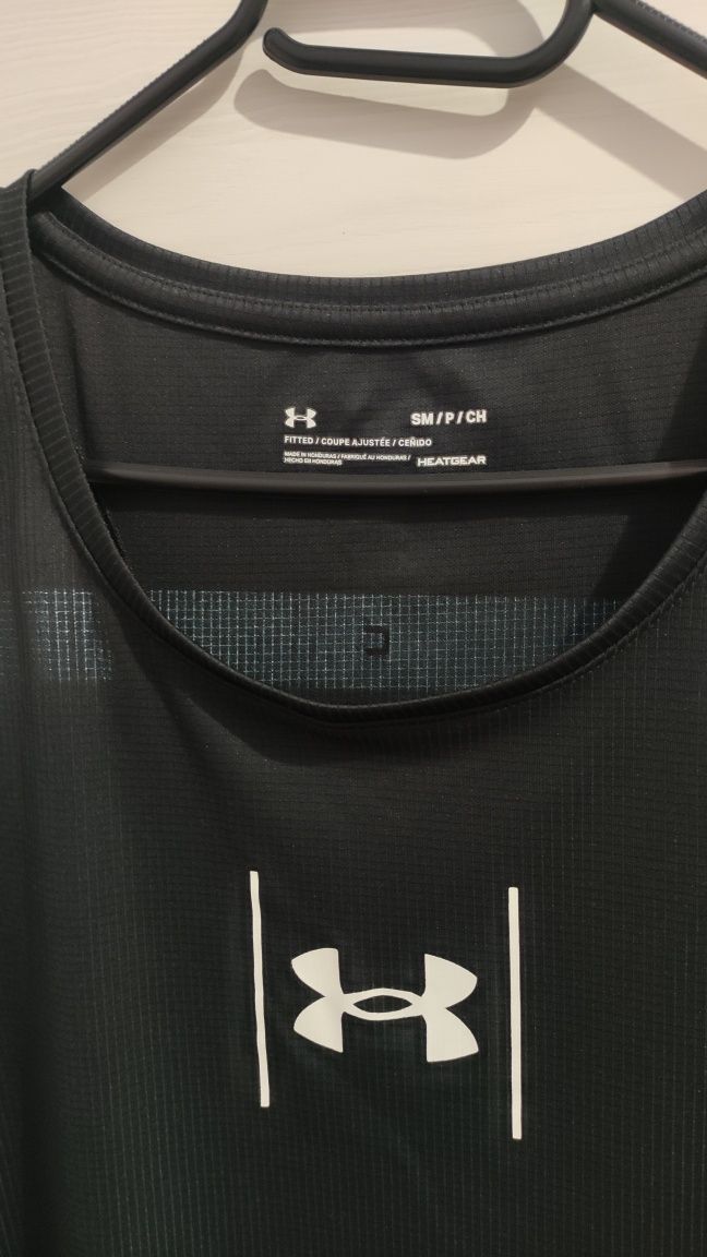 Мъжки спортен потник 
Under Armour 
size S