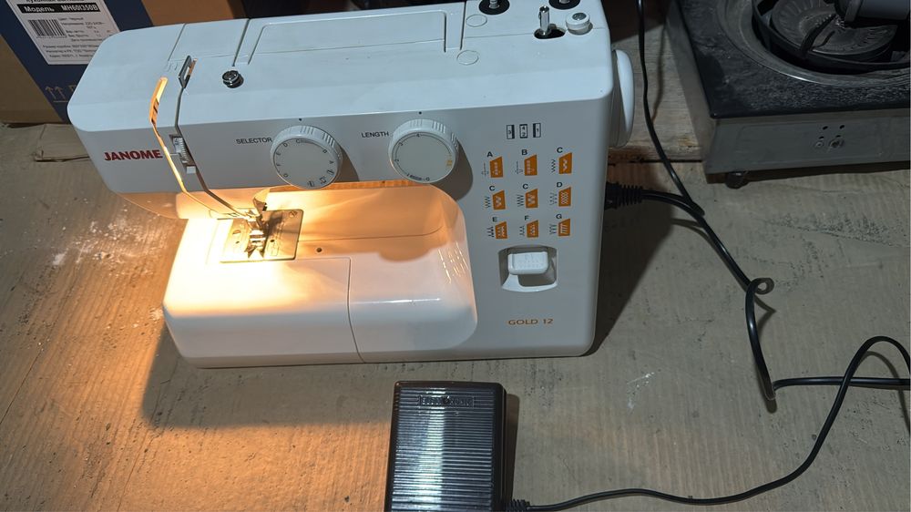 Продаю швейную машину, в очень хорошем состояний, все работает отлично