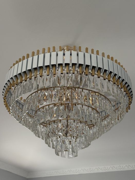 Продается люстра