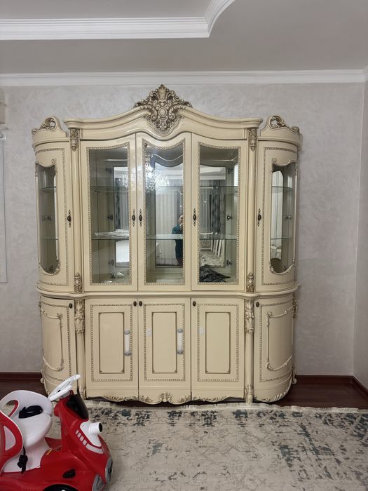 Сервант срочно продоется