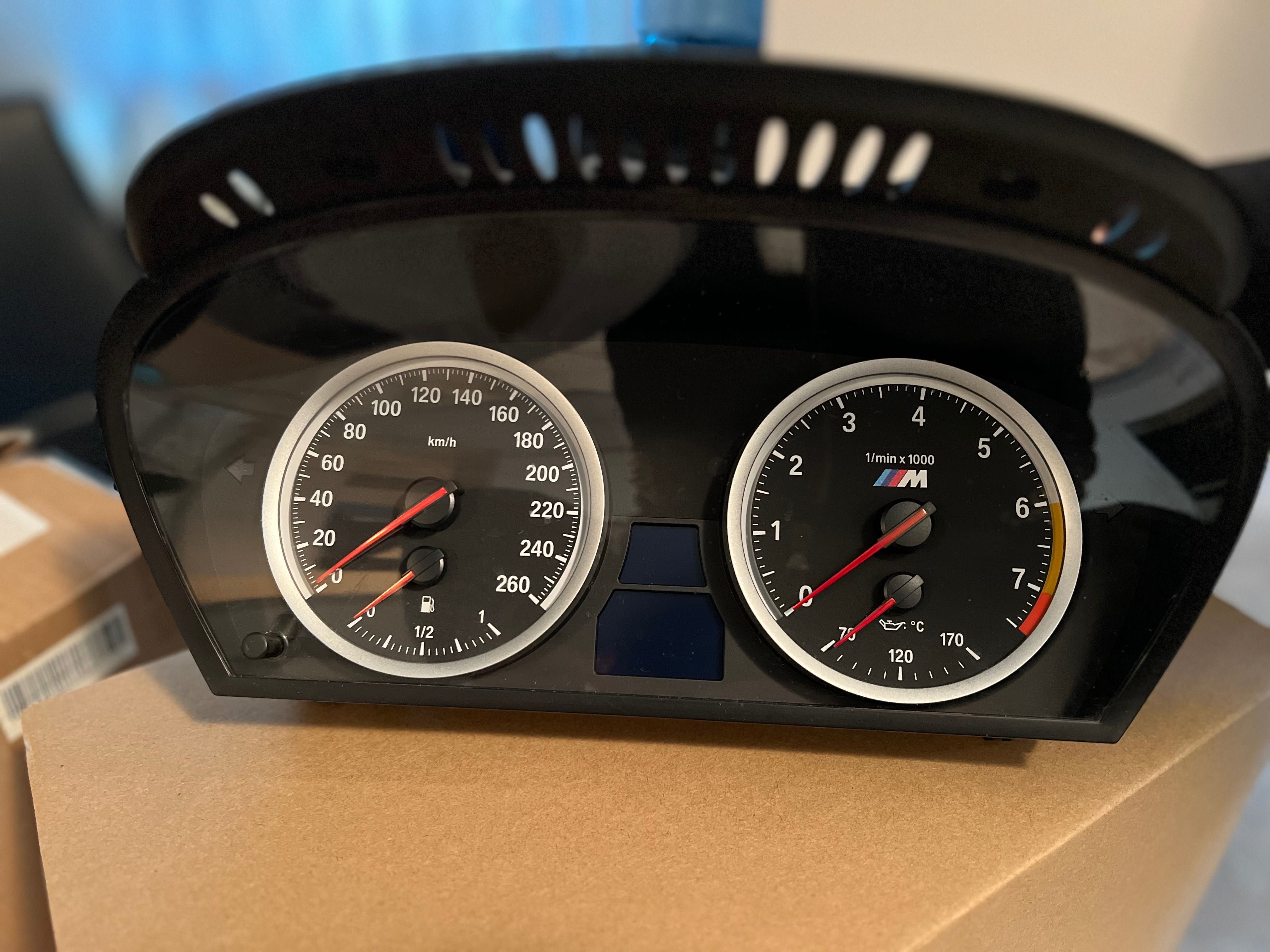 Навигация за BMW X6 и километражно табло