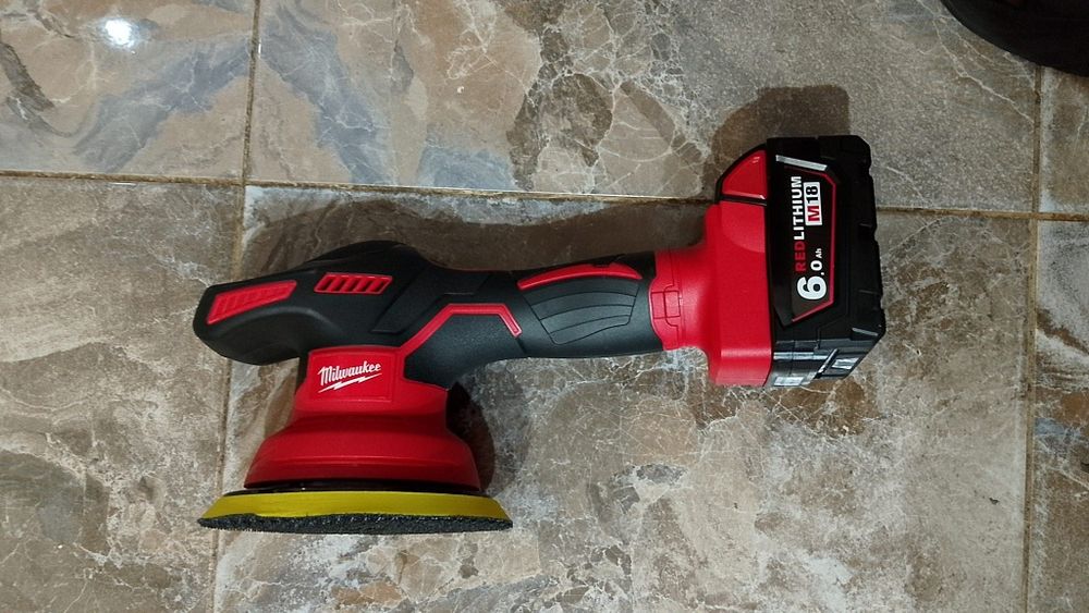 Șlefuitor / polisare milwaukee cu baterie de 6A