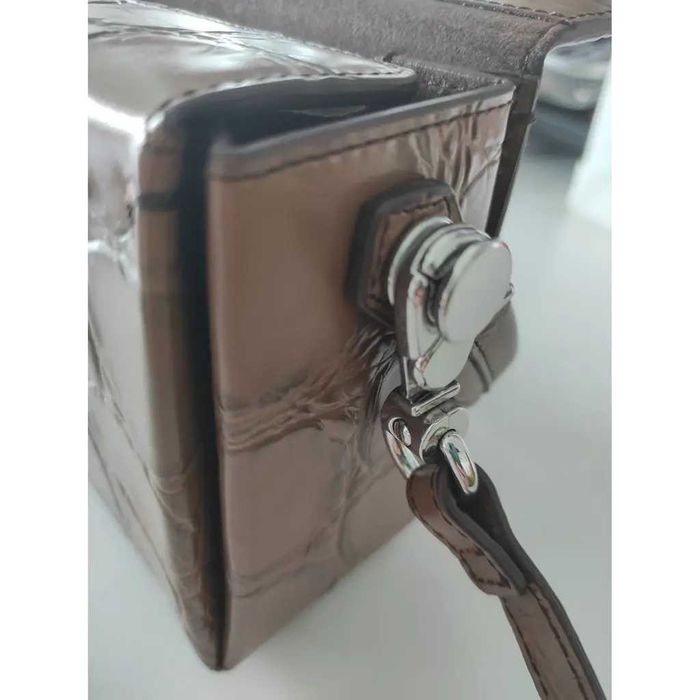 Кафява малка дамска чанта почти нова