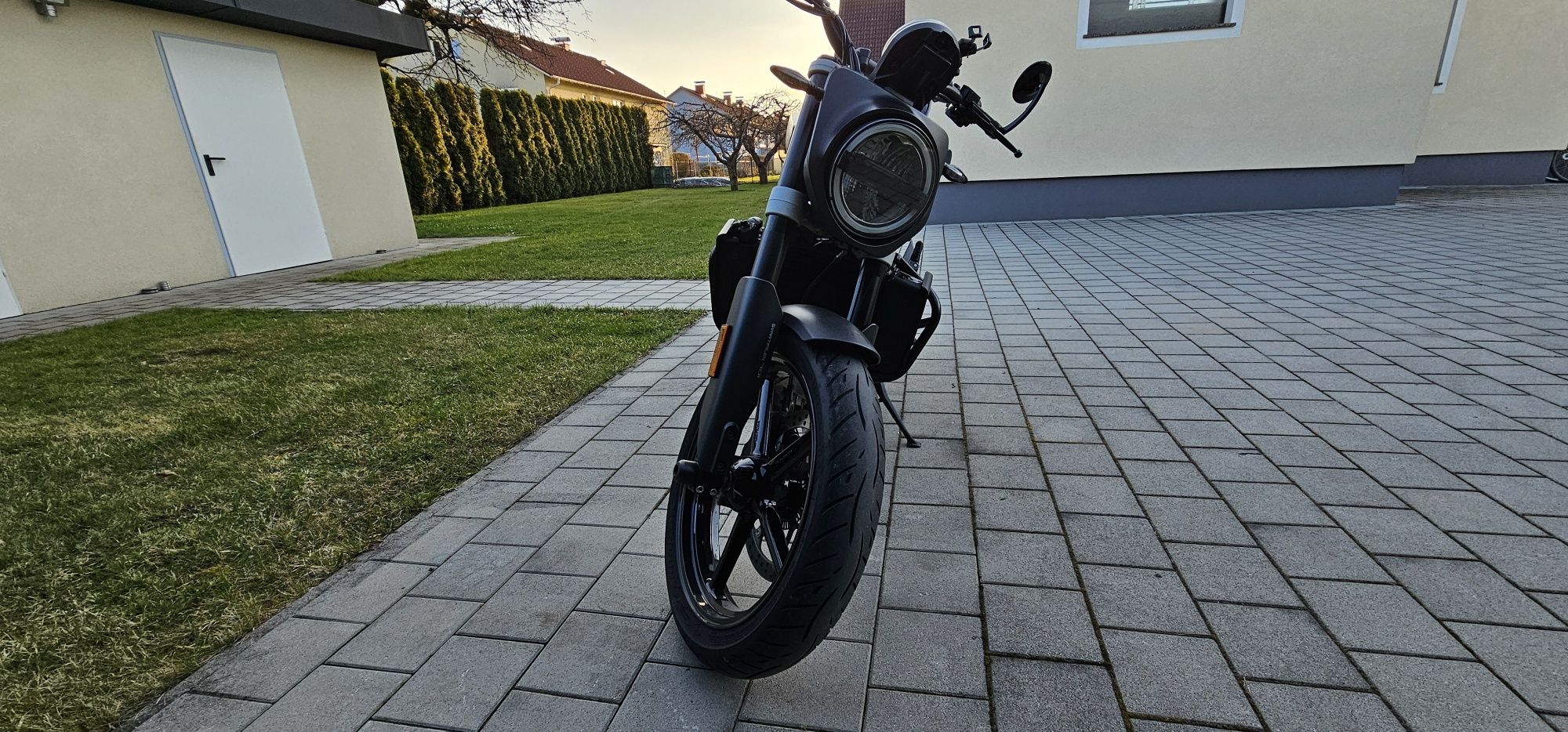 Husqvarna Svartpilen 701