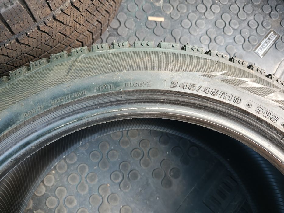 Продавам 4бр зимни гуми Bridgestone Blizak Ice. Размер 245/45/19.
