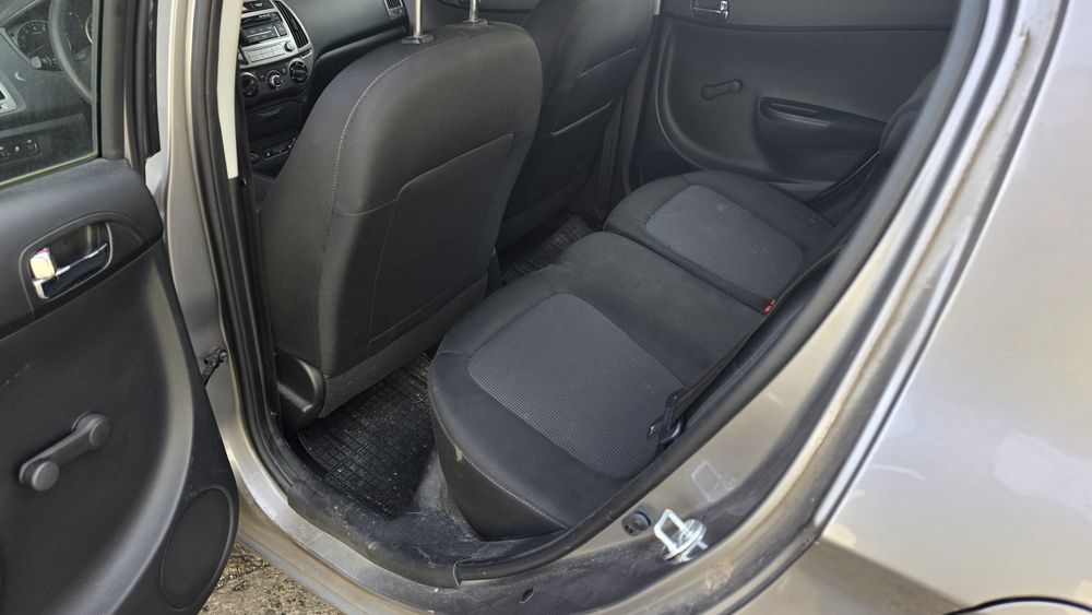 Vând hyundai i20 avariat