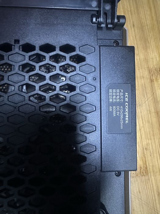 Cooler laptop cu reglaj ventilare si lumini