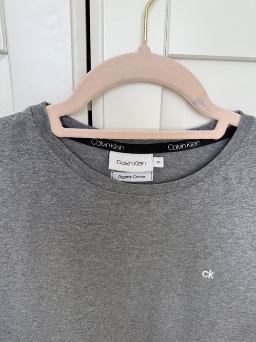 Памучна сива тениска Calvin Klein размер XS