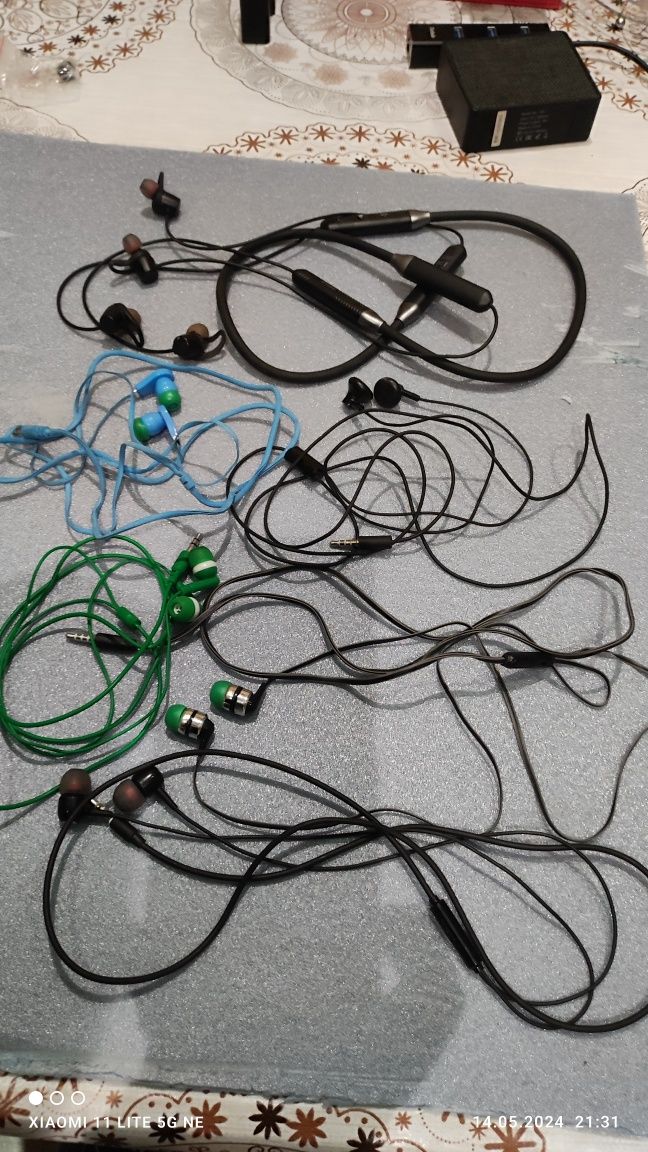 Слушалки с кабел,и слушалки за врат
