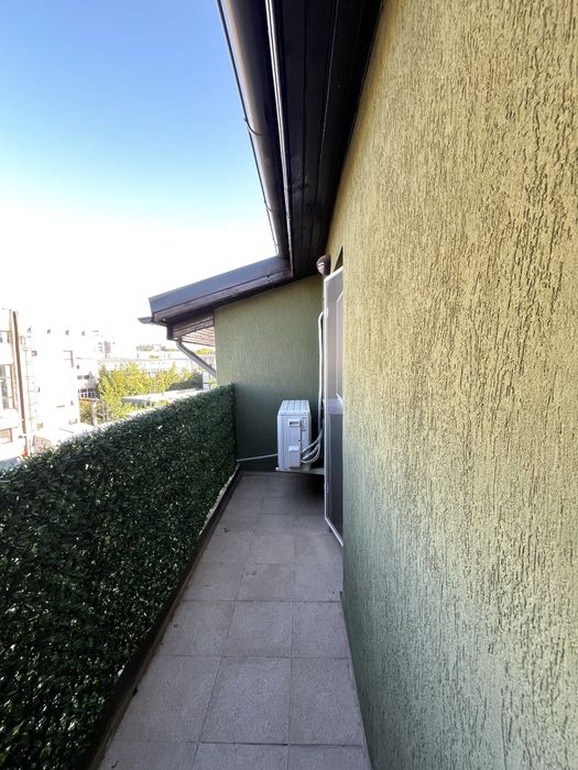 Mutare rapida apartament de vanzare 3 camere, pod, 4 locuri de parcare
