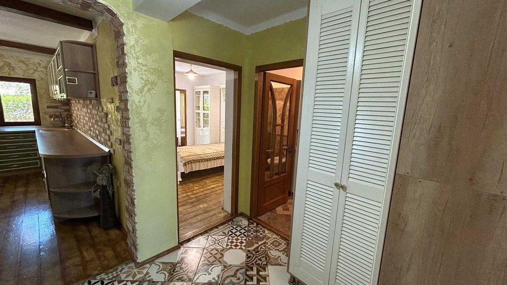 Inchiriez apartament de 135 mp cu grădină, 3 locuri paracre- 800E/luna
