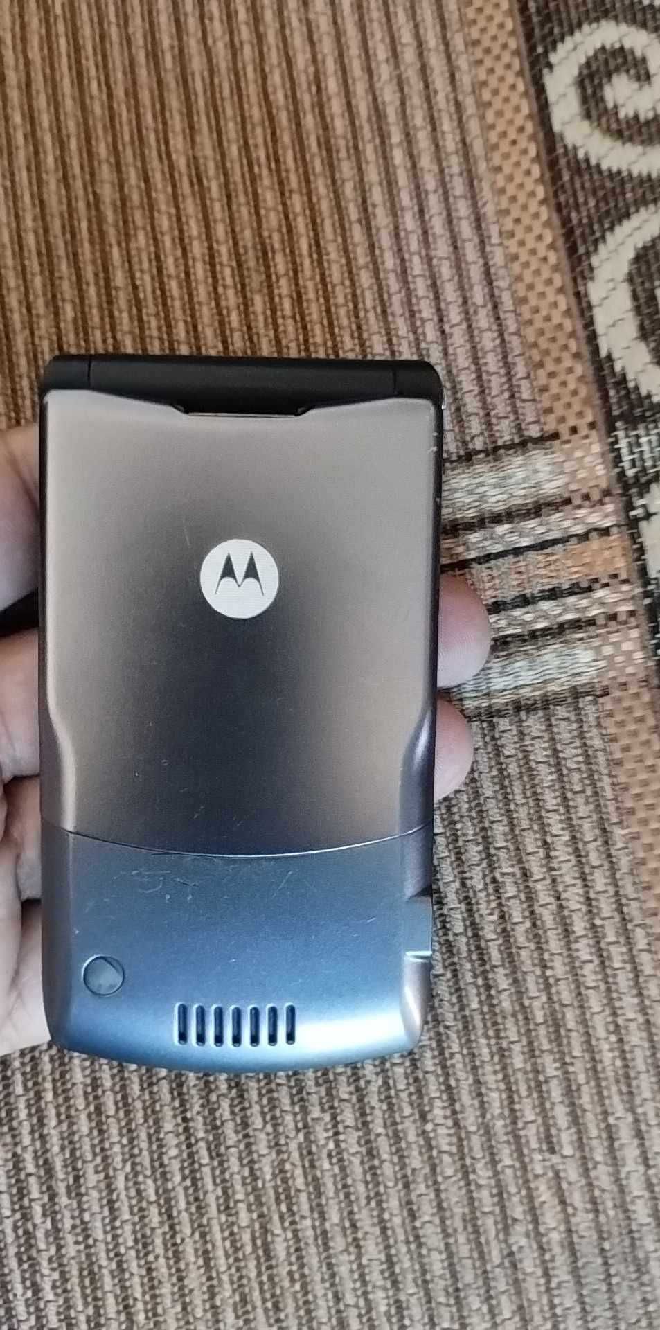 Vand Motorola V3i in stare impecabila ! ca NOU