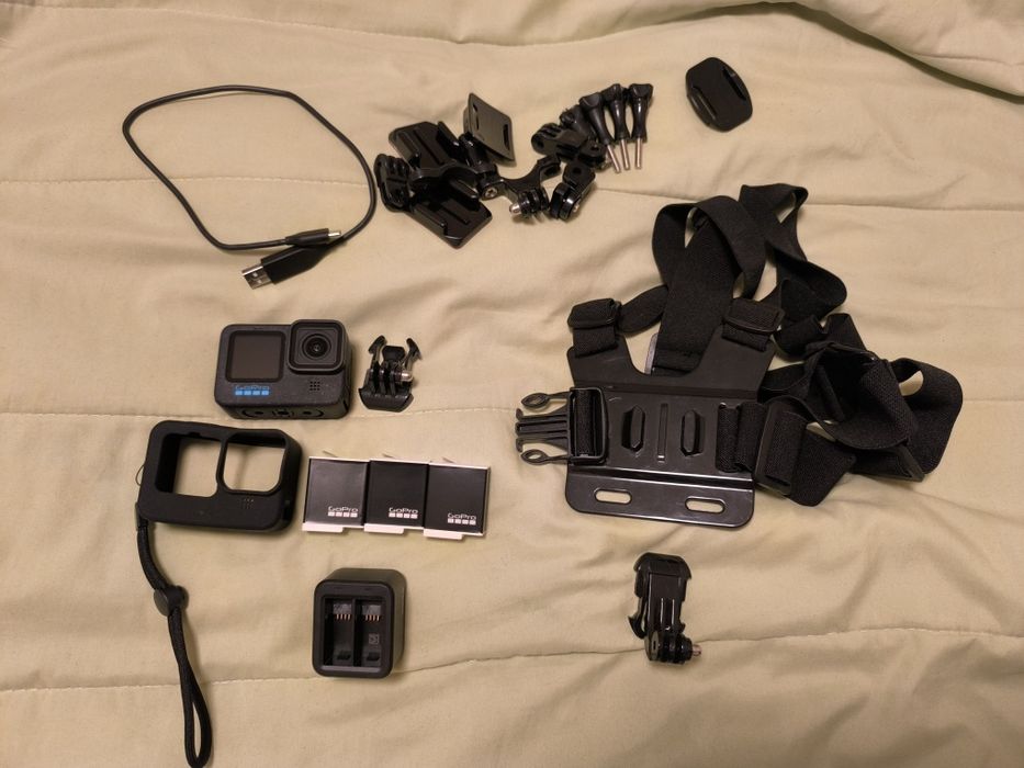 GoPro 12 екшън камера с аксесоари