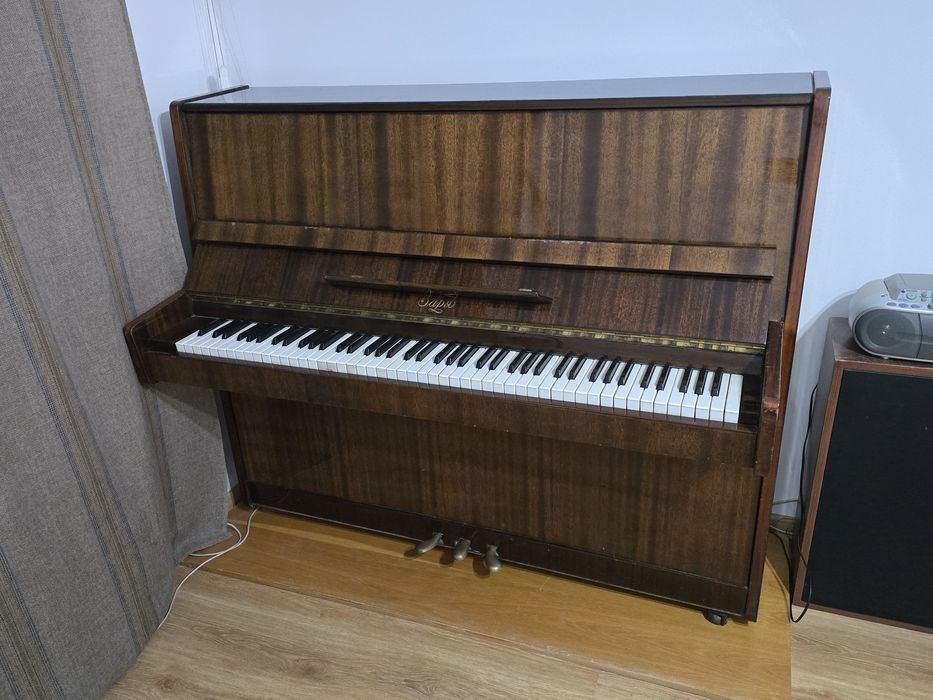 Акустично пиано Заря