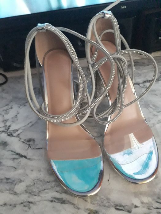 Sandale noi marimea