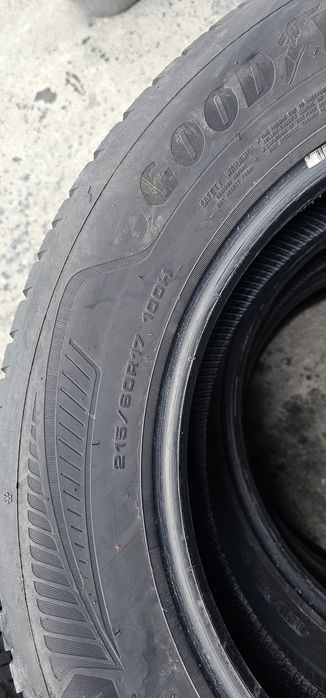 215 60 R 17 Goodyear iarna