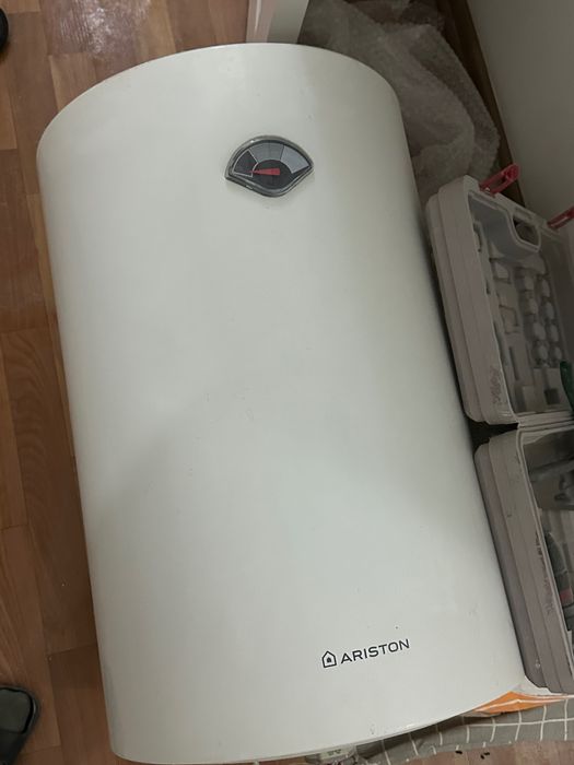 Бойлер Ariston в идеальном состоянии