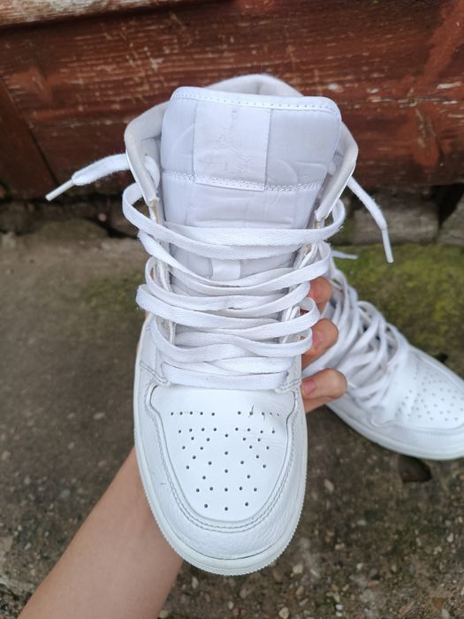 jordan 1 mid triple white 40