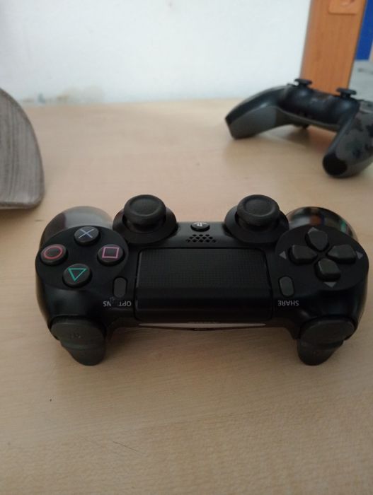 Vând 2 manete pentru ps 5 și PS 4