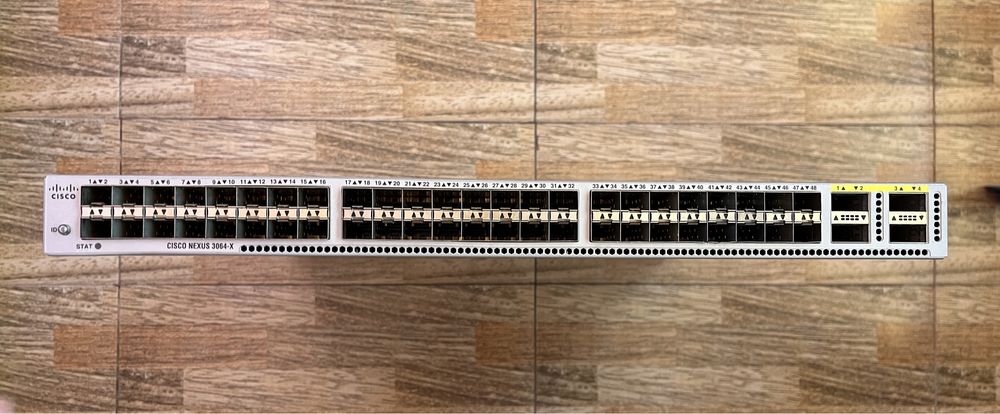 Продавам суитч суич комутатор Cisco Nexus N3K-C3064PQ-10GX