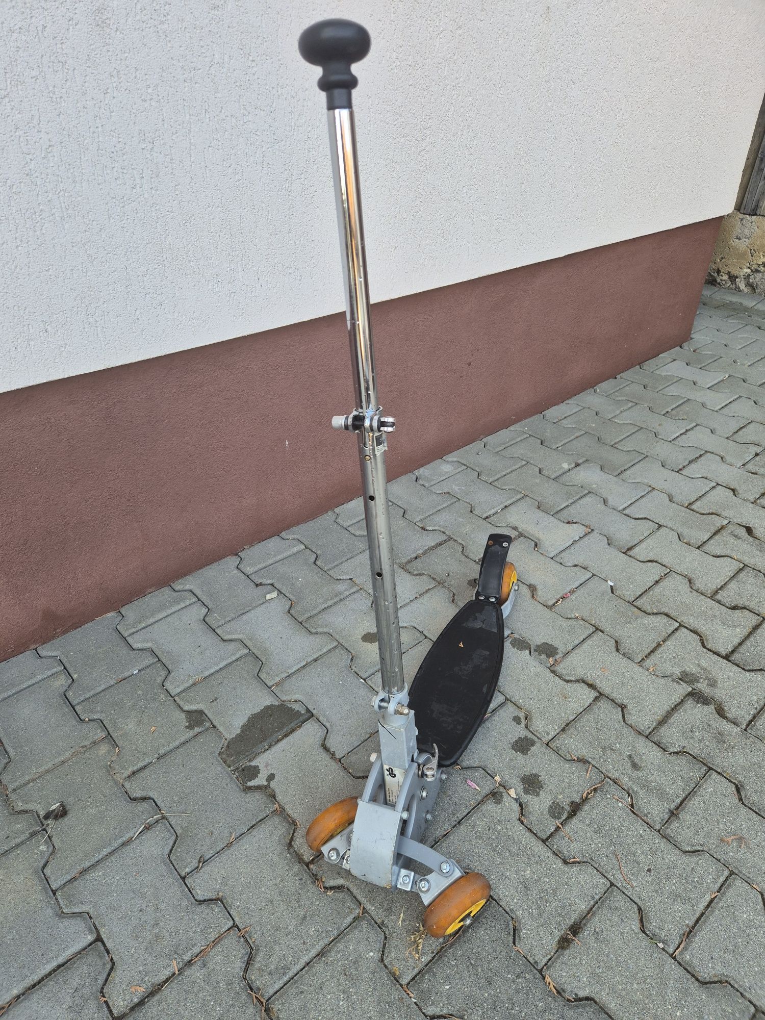 Trotineta cu 3 roți