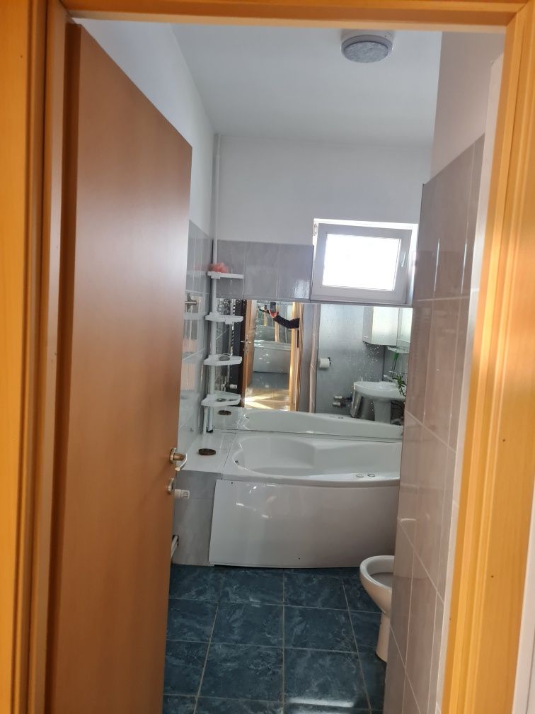 Inchiriez apartament 2 camere
