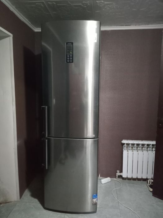 Холодильник LG в хорошем состоянии