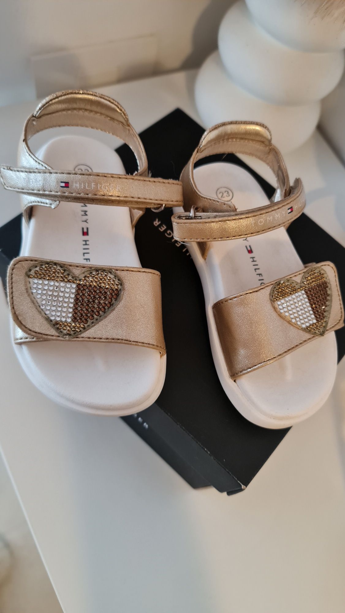 Sandalute Tommy Hilfiger 23