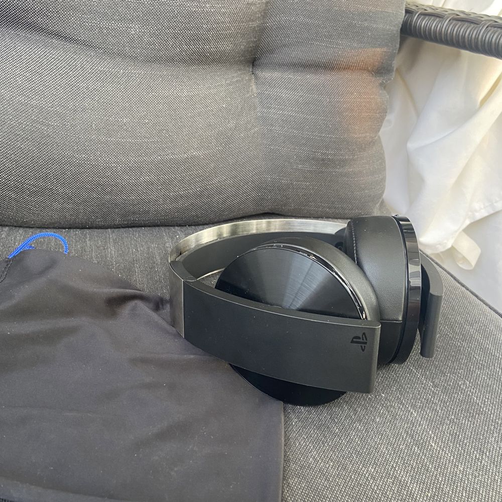 Sony PS4 Platinum Wireless Headset – отлично състояние