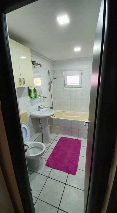 Vand apartament 2 camere - Decomandat - zona Lebada