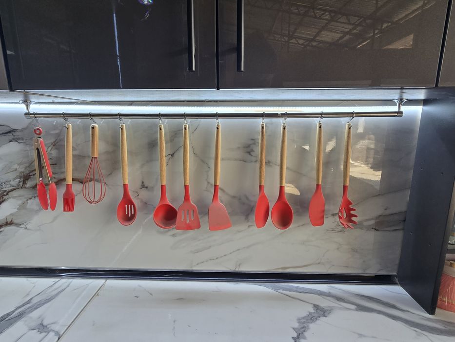 Кухня мебел  5×3 высота 2.40м