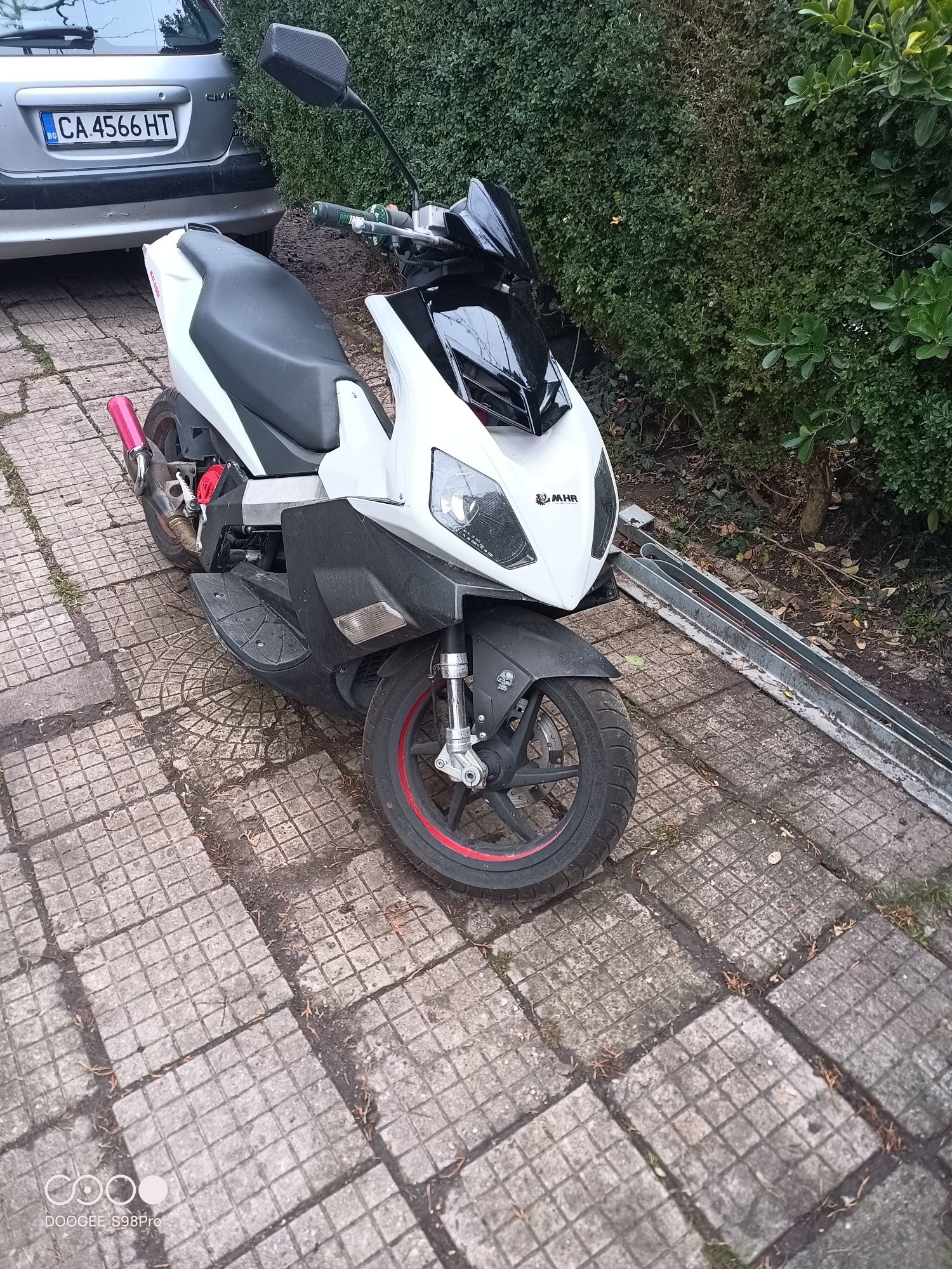Продавам скутер Derbi GP1