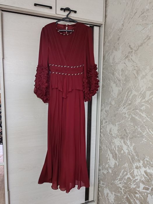 Продается женское платье