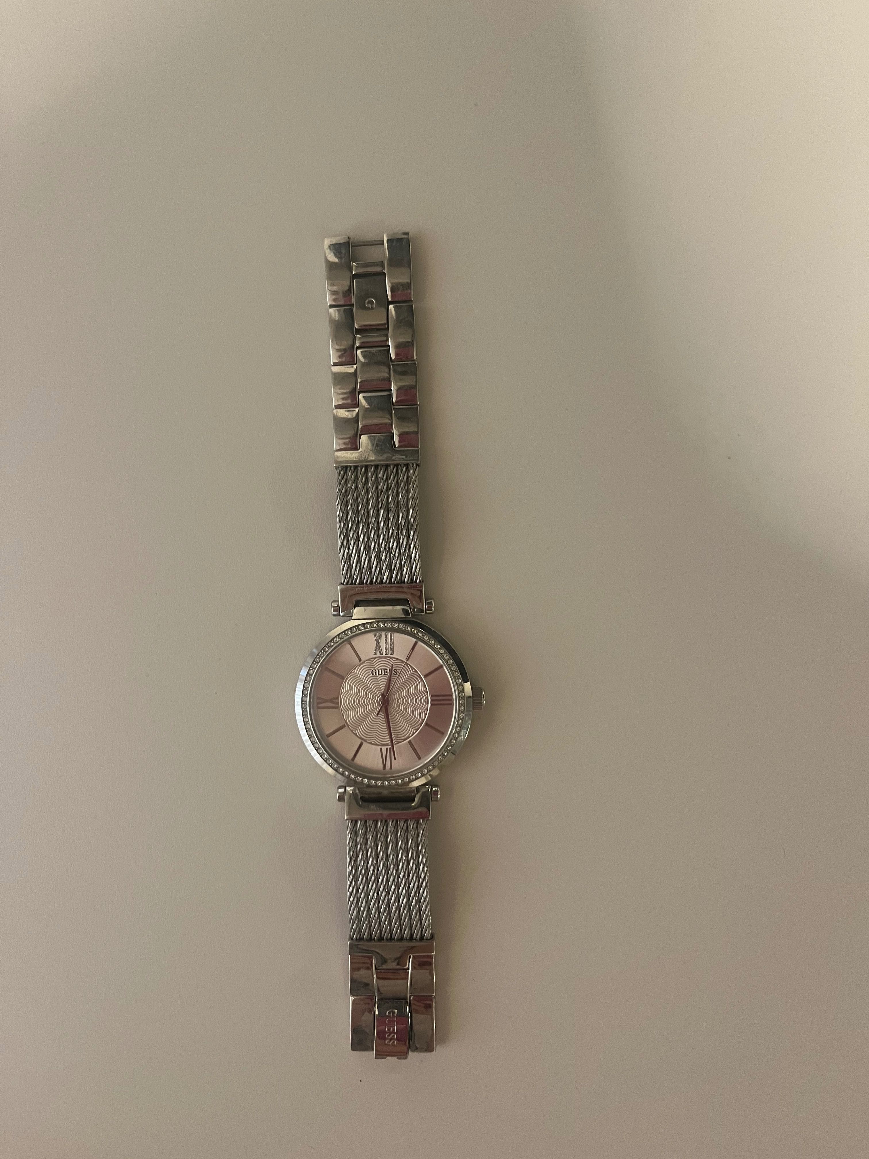Оригинален дамски часовник Guess