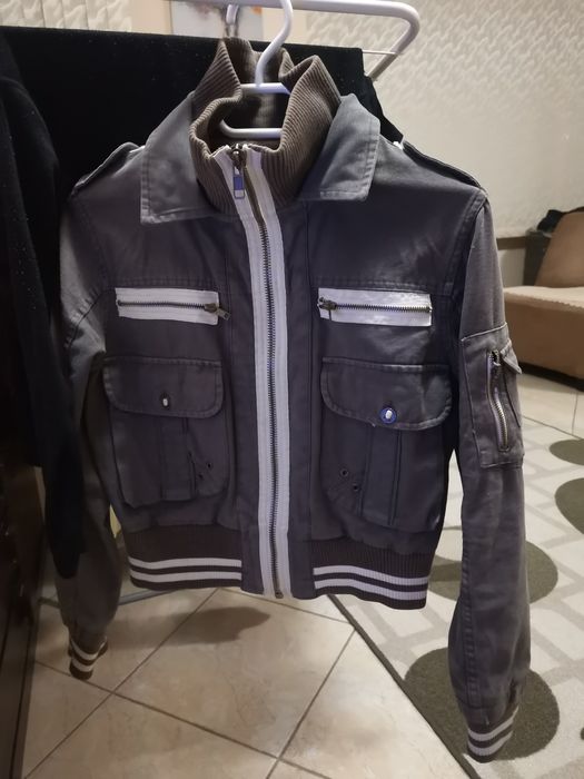 Уникално дамско късо якенце, подходящо за есенния сезон.