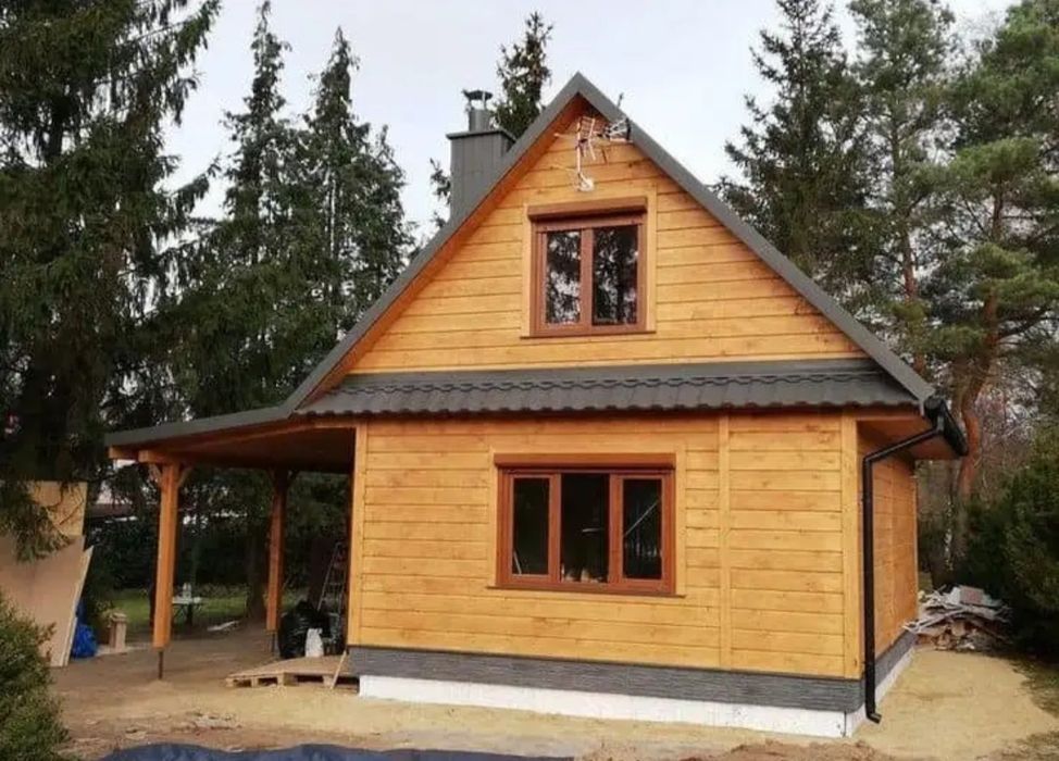 Vând cabană din lemn pe piloni